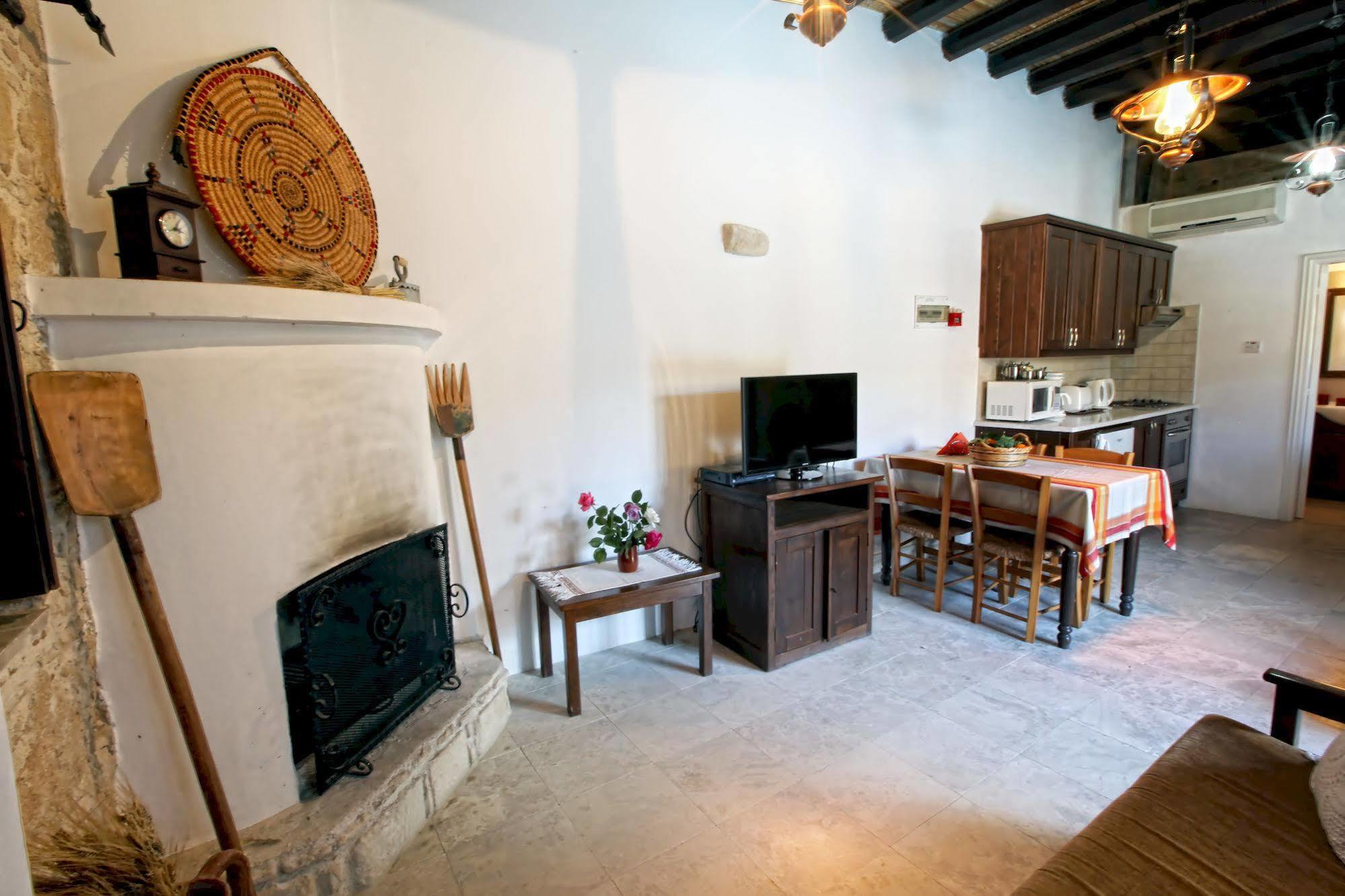 Leonidas Village Houses Goudhi Exterior foto